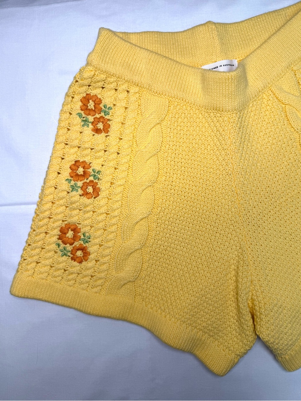 Yellow High-Waist Knit Shorts with Floral Embroidery - Picture 3 of 8